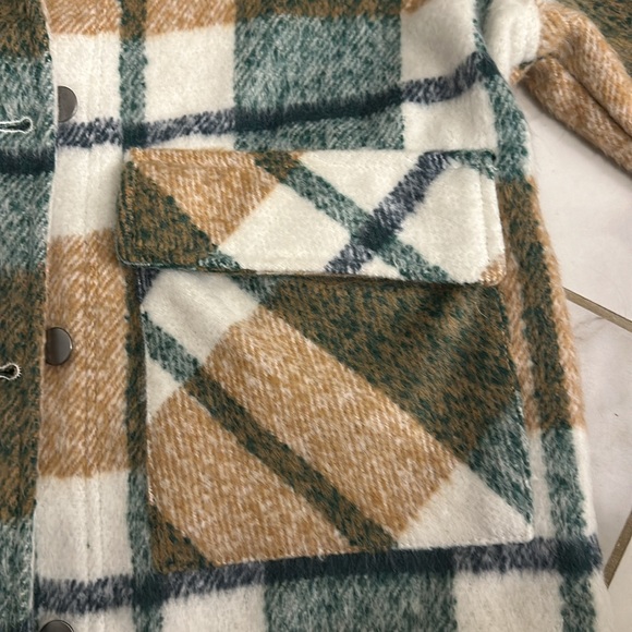 Cotton On plaid shacket in Green and Brown - Picture 4 of 6